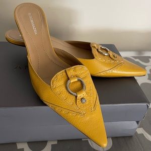 BCBGMaxAzria shoes Mustard yellow sz 8.5